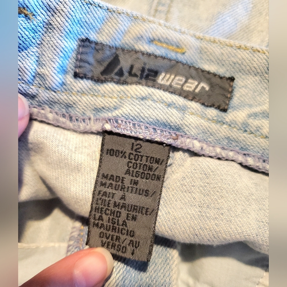 LizWear Distressed Americana Cutoff Shorts - Picture 14 of 16